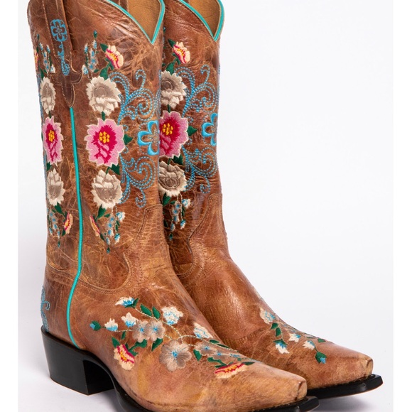 Macie Bean Shoes Macie Bean Snip Toe Rose Garden Embroidered